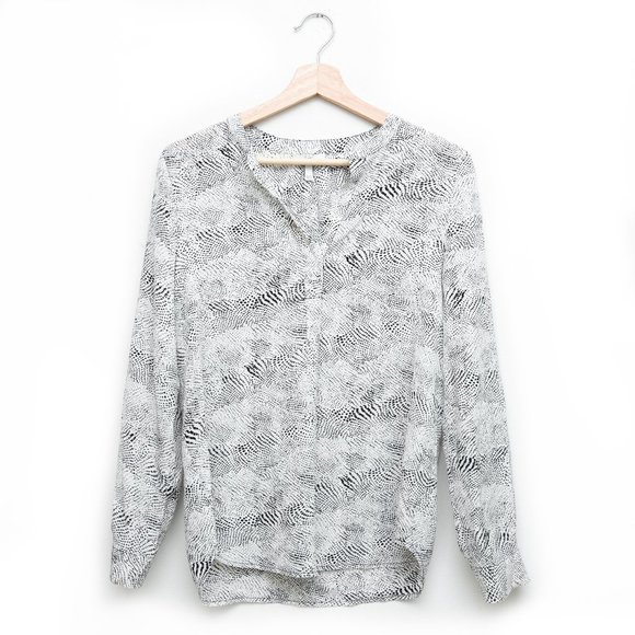 Joie 100% Silk V Neck Dotted Blouse - Picture 2 of 9